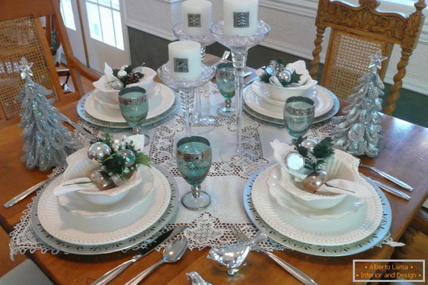 Decoración de la mesa festiva en colores turquesa