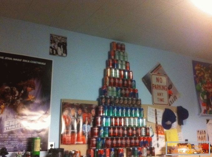 Pirámide de latas