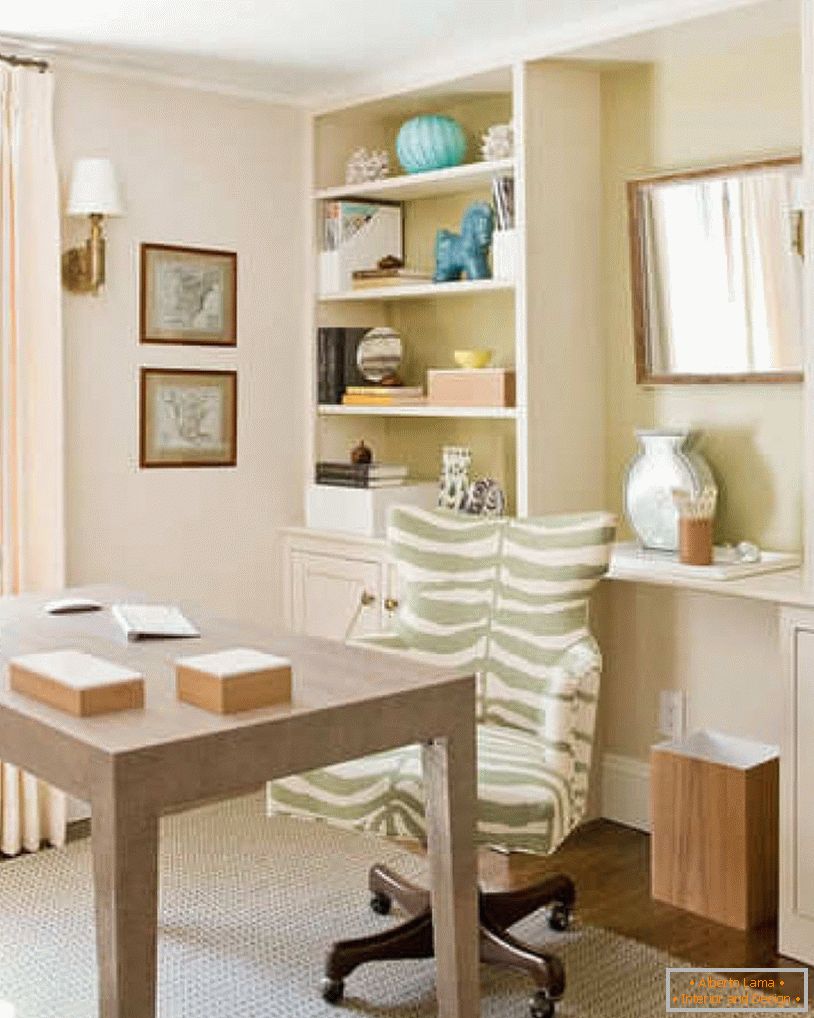 Oficina en casa en colores crema