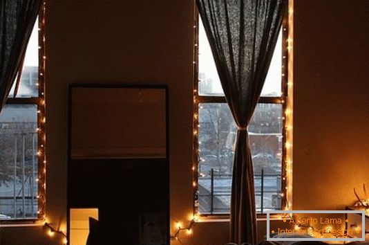 Elegantes ventanas retroiluminadas en el dormitorio