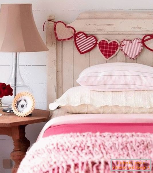 Decoración de la cama para el día de San Valentín