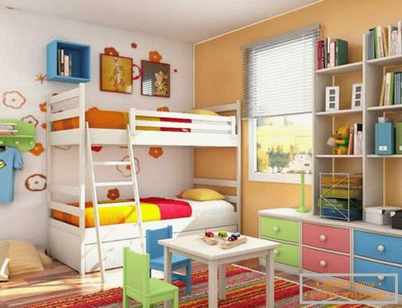 Habitación infantil colorida y luminosa