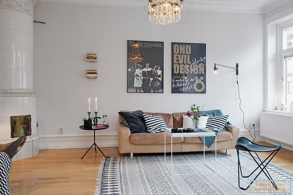 Interior de un apartamento de dos habitaciones en estilo escandinavo en Estocolmo
