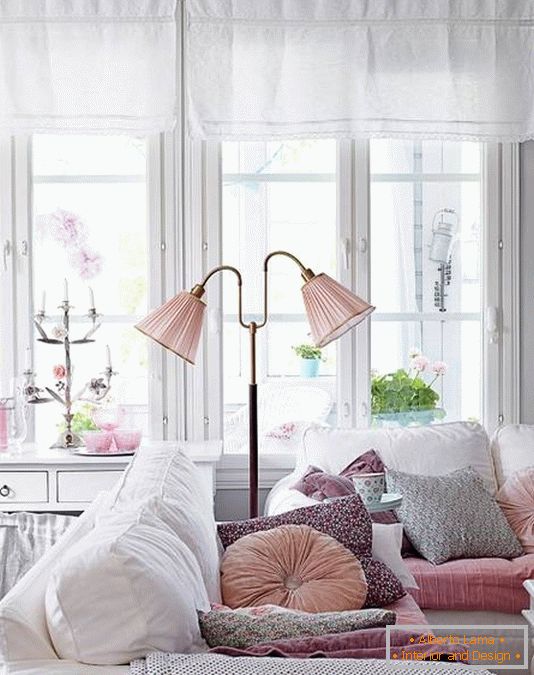 Pastel romántico en el diseño de la sala de estar