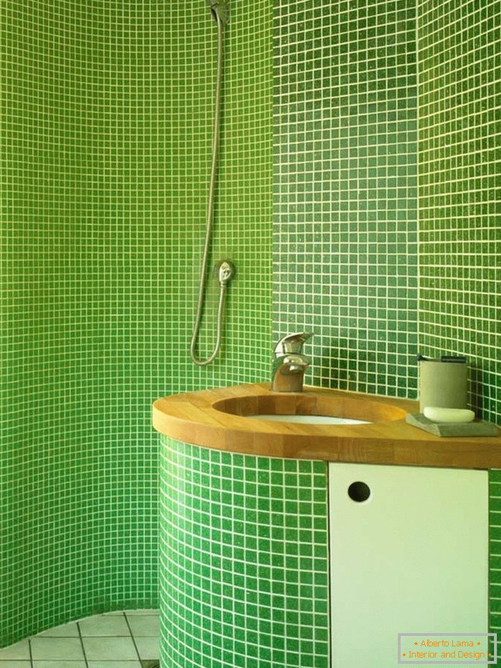 Azulejos verdes en el baño