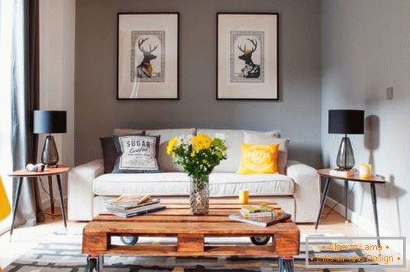 Elegante combinación de colores con amarillo en la sala de estar
