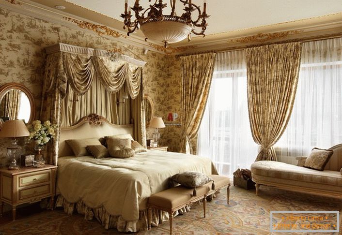 Lujo y moderación en el interior de un amplio dormitorio. En decoración solo materiales naturales. 