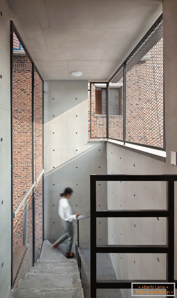 Arquitectura en una pequeña plaza: una escalera