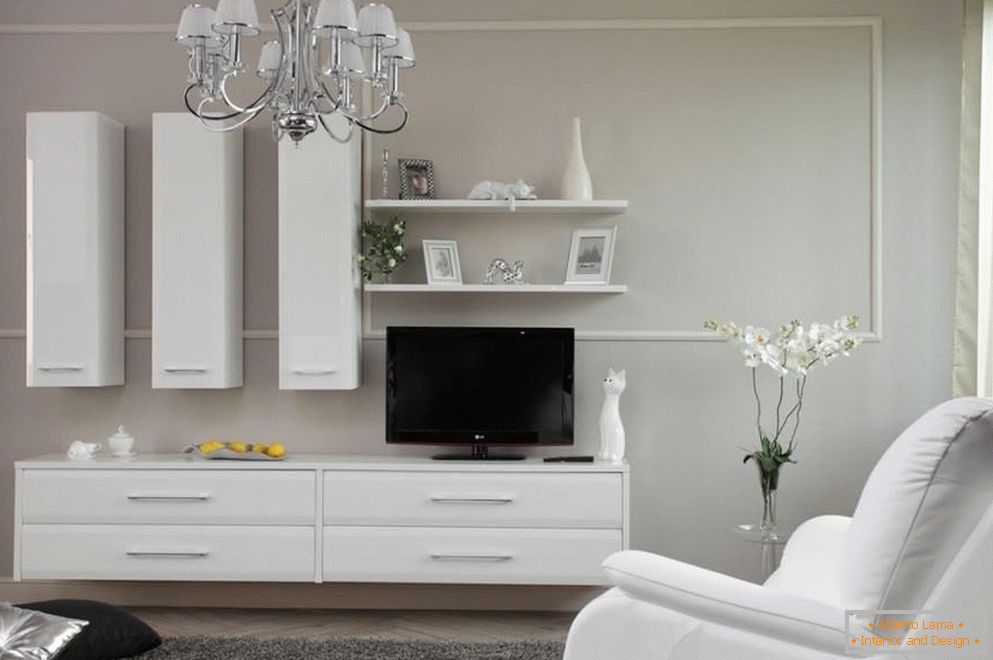 Habitación con muebles blancos