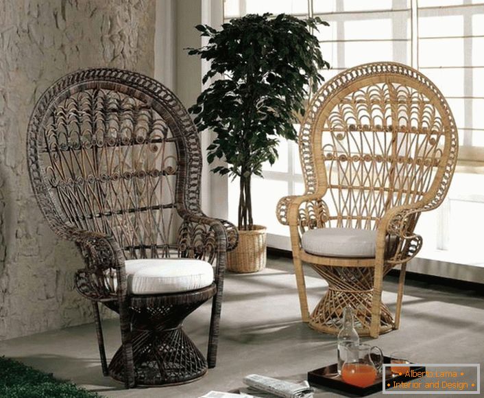Los muebles de mimbre se usan a menudo para la decoración de interiores en estilo ecológico.