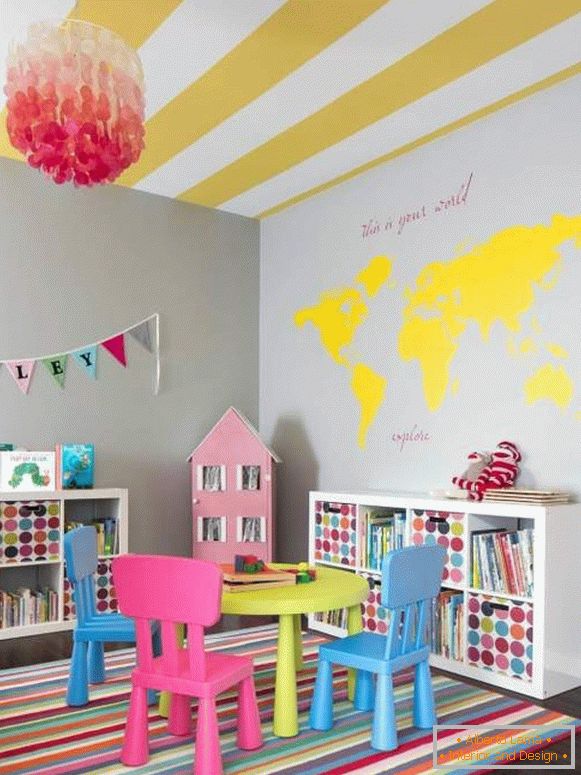 La combinación de colores brillantes en la habitación de los niños