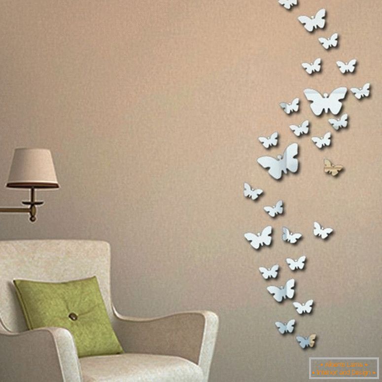 Espejo de mariposas en la pared