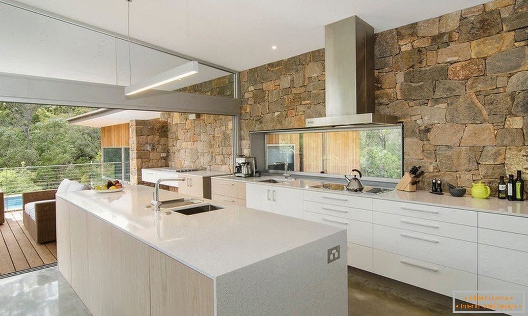 Piedra en el interior de la cocina в стиле модерн