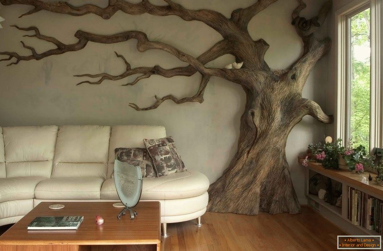 El tronco de un árbol en el interior