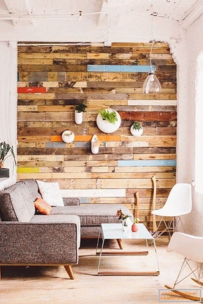 Decoración de una pared con un árbol