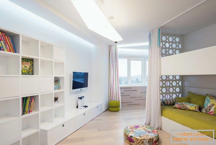 El interior de la habitación de los niños, como ejemplo de muebles seleccionados adecuadamente para el estilo de minimalismo. 