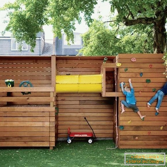 play-child-complex-en-el-jardín