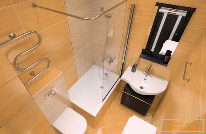 Diseño de un baño combinado en el interior de un apartamento de una habitación Khrushchev