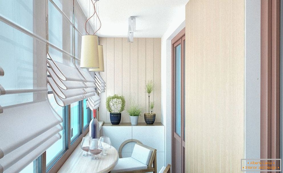 Hermoso diseño de balcón en una casa panel