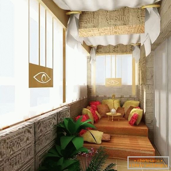 El diseño del balcón en el apartamento - una foto en el estilo oriental