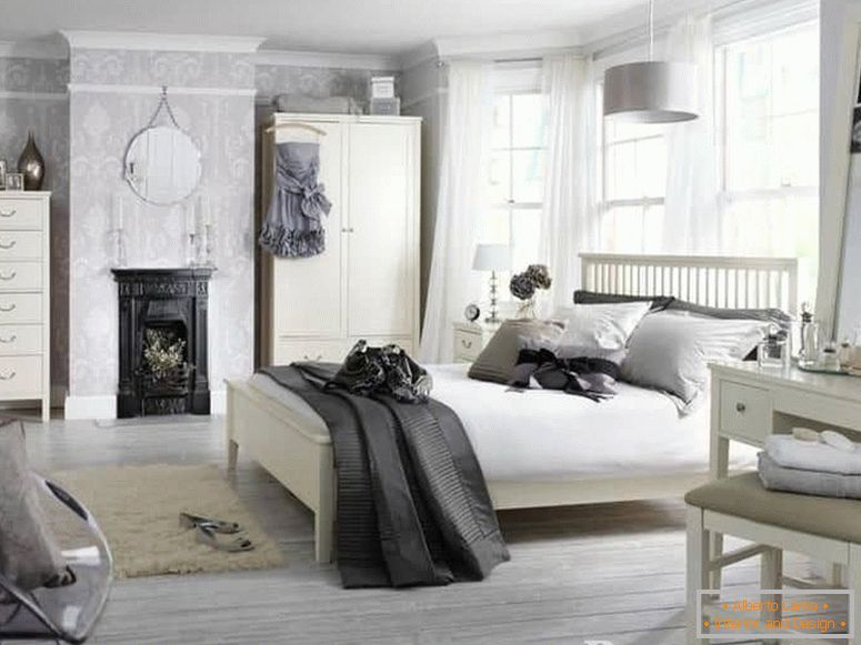 Dormitorio blanco lleno de accesorios en estilo clásico