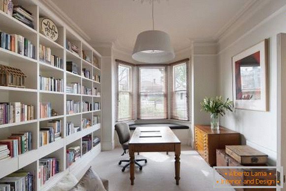 Gabinete con una biblioteca en el diseño de una casa privada