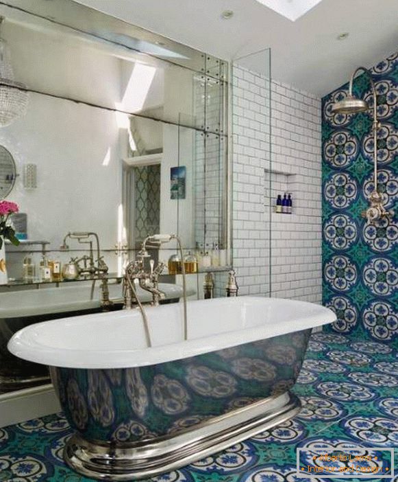 Diseño de baño con azulejos marroquíes