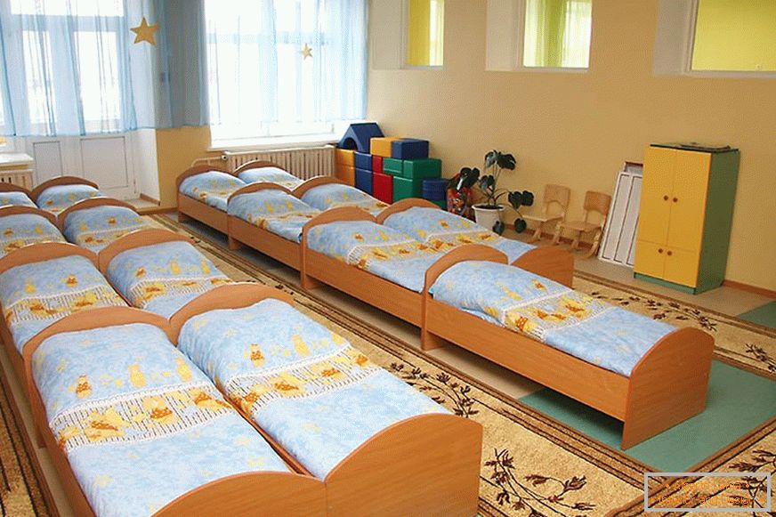 El dormitorio в детском саду