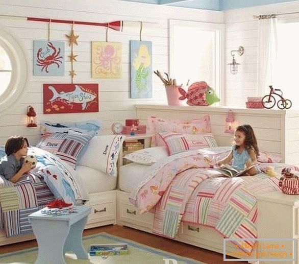 Una habitación para niños pequeños para dos niños de diferentes sexos
