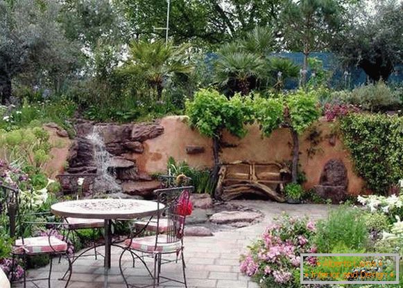 Diseño del patio de una casa privada - foto de decoración de piedra y cascada
