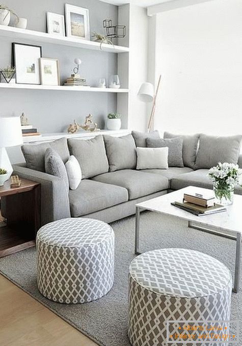 Sala de estar en tonos grises en combinación con blanco