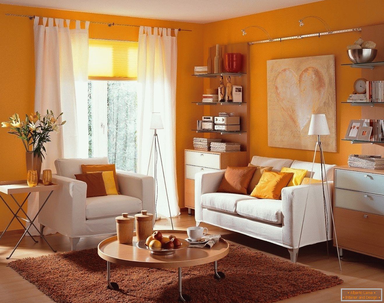 Sala de estar con paredes anaranjadas