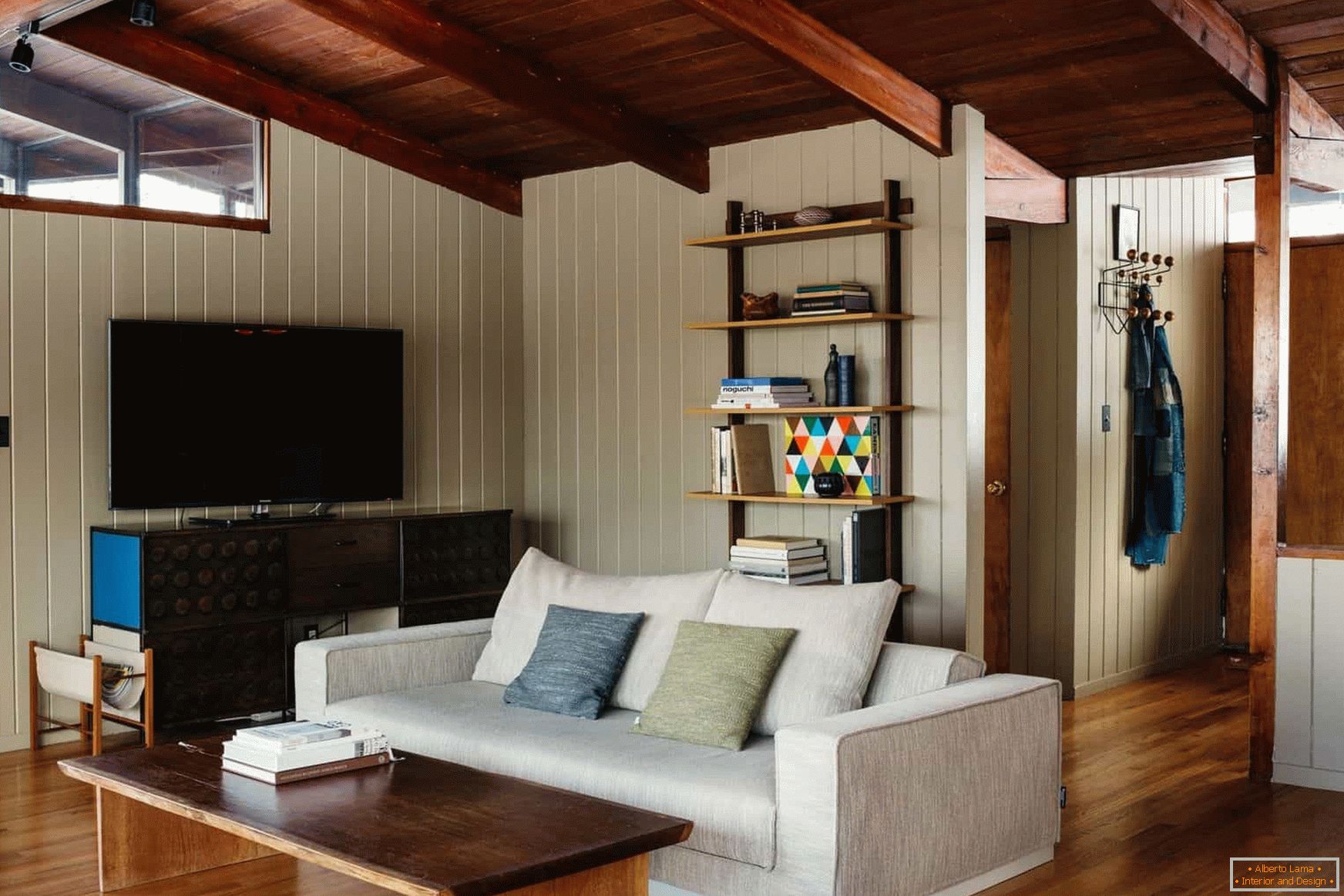 Ejemplo de una sala de estar en una casa de madera