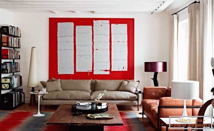 Sala de estar en el estilo de eclecticismo en la casa de una joven pareja italiana.
