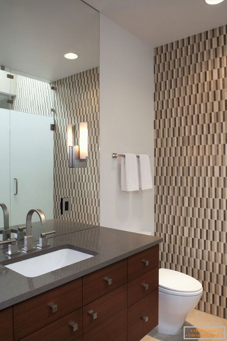 minimalist-lake-lb-diseño interior de baño-with-wooden-vanity-and-black-countertop-and-mirror-luxurious-bathrooms-interior-design-ideas-bedrooms-design-ideas-modern-bathrooms-design-bathroom