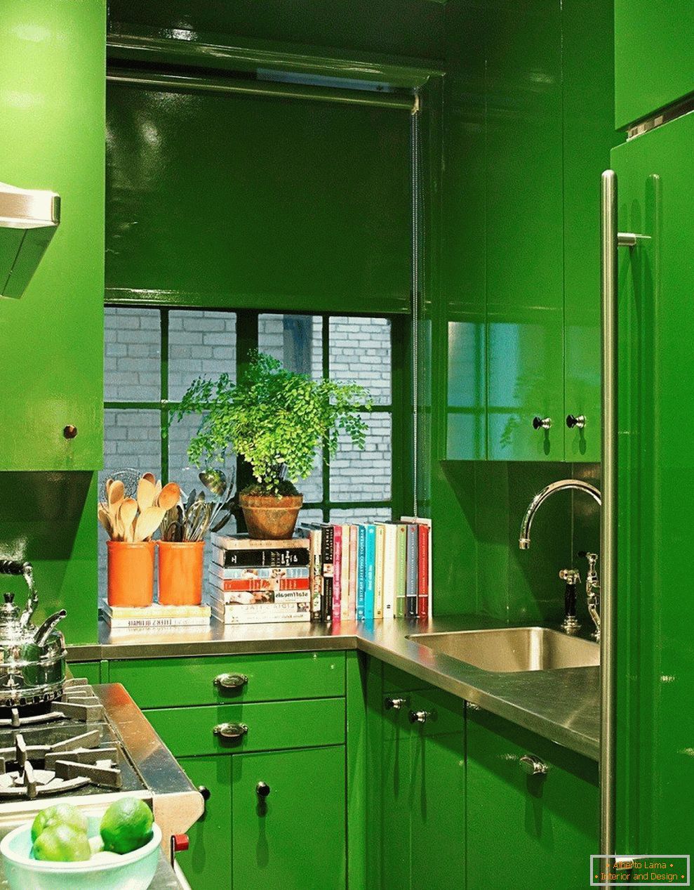 Una pequeña cocina verde