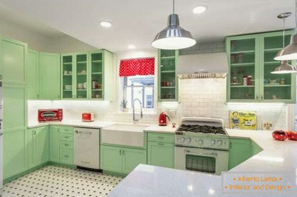 Cocina de esquina verde en una casa privada - diseño moderno en la foto