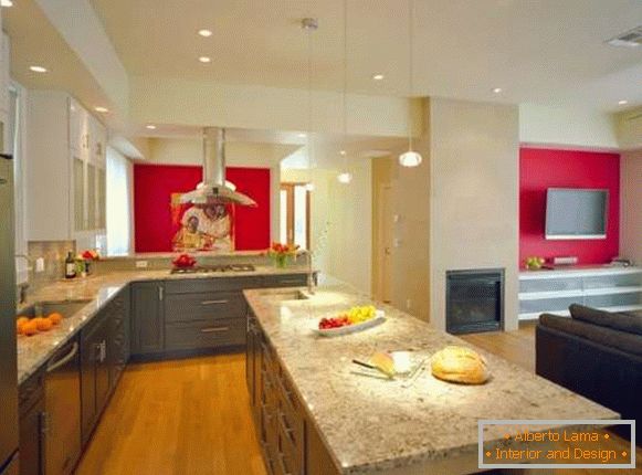 El diseño moderno de la cocina combinada de la sala de estar en una casa privada