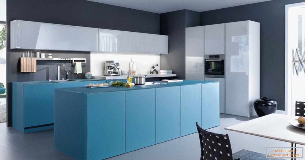 Cocina azul en estilo minimalista