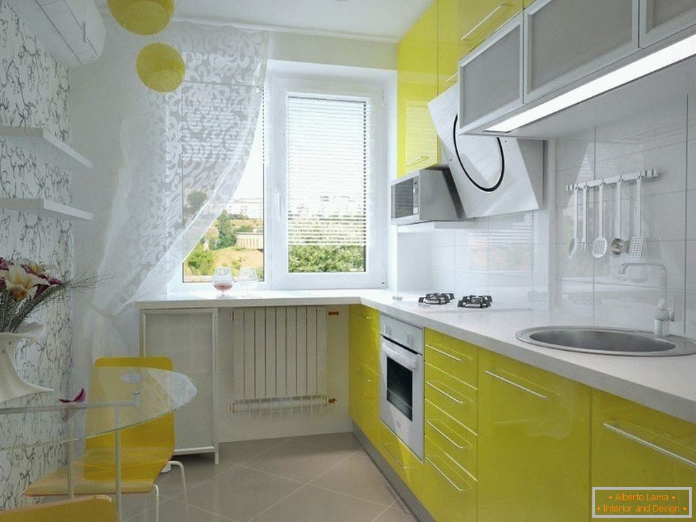 Interior de la cocina en color blanco y amarillo