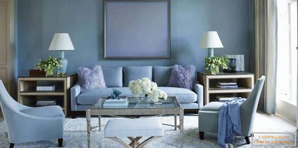 Elegante sala de estar cuadrada en tonos azules