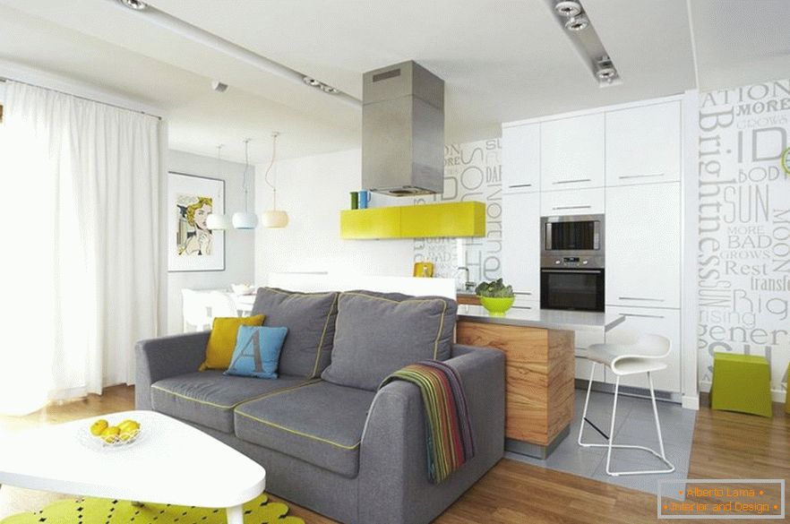 Colores claros con acentos brillantes в интерьере квартиры