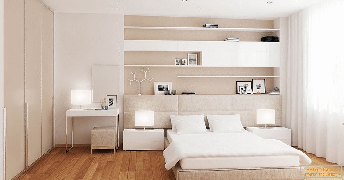 Dormitorio brillante en el apartamento