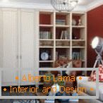 Lámpara en forma de foco en la sala de estar