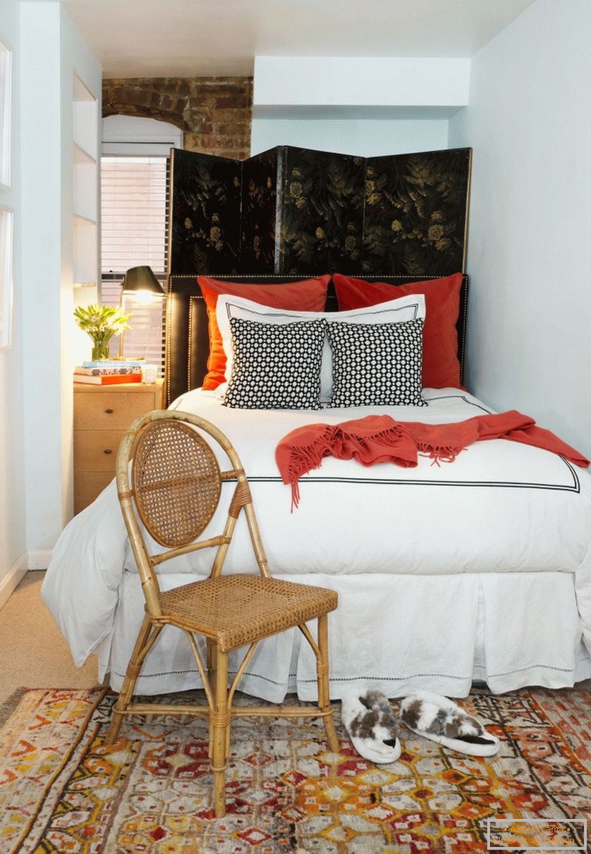 El uso de estilo oriental para el diseño de un pequeño dormitorio