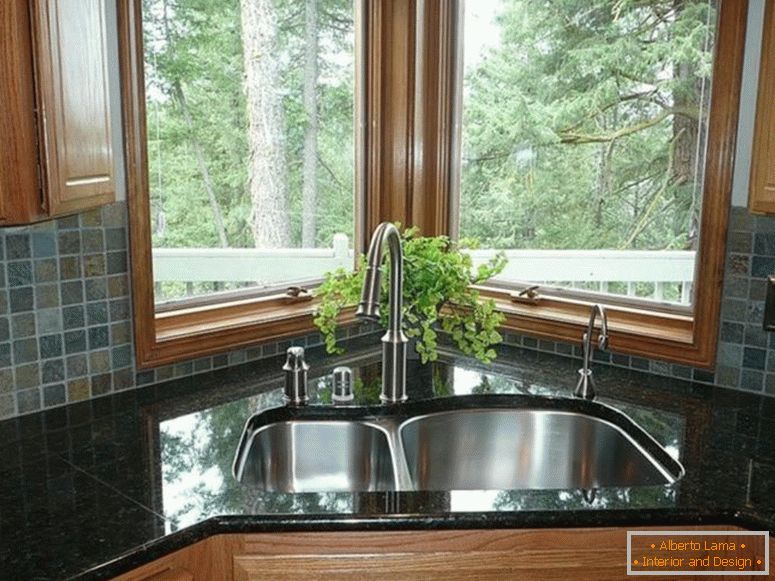exótico-gris-backsplash-tile-combined-with-black-granite-countertop-also-corner-kitchen-sink-design