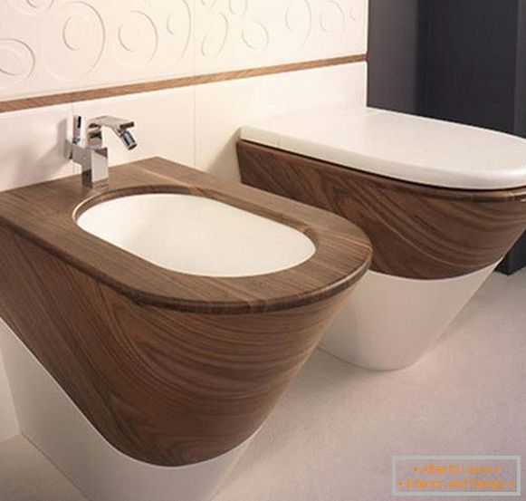 Asiento de baño de madera
