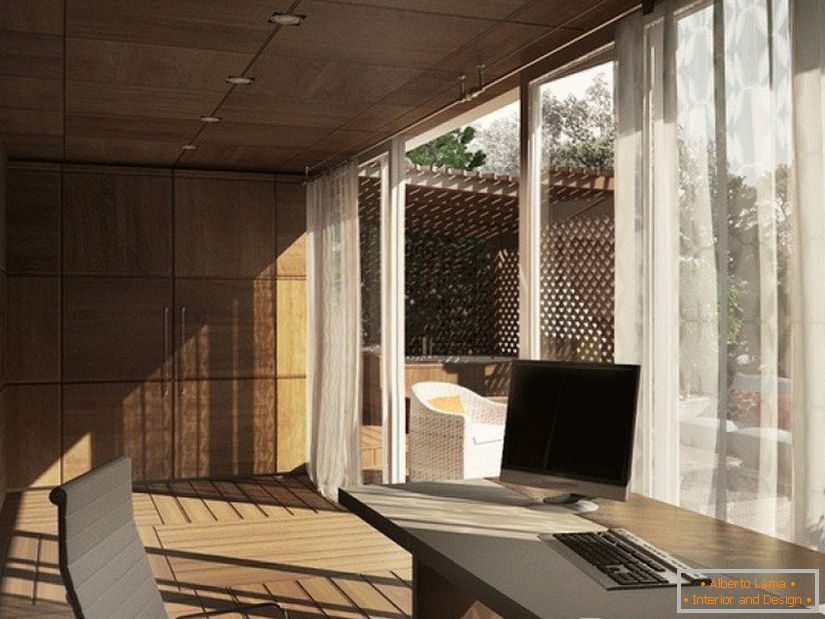 Mesa con una computadora en la terraza