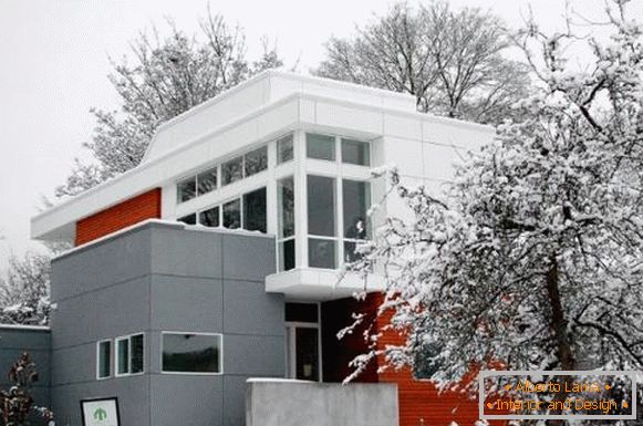 Diseño de una casa privada en estilo de alta tecnología y diferentes colores