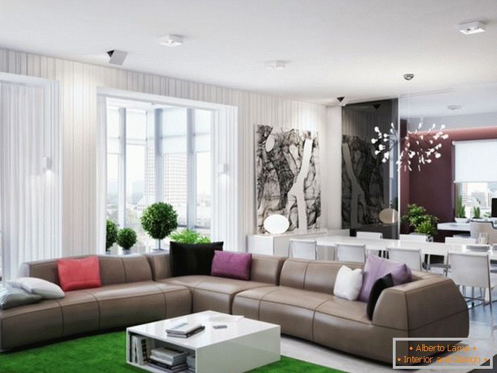 Sala de estar en el estilo Art Nouveau en el apartamento estudio. Es diseño de color interesante de la habitación.